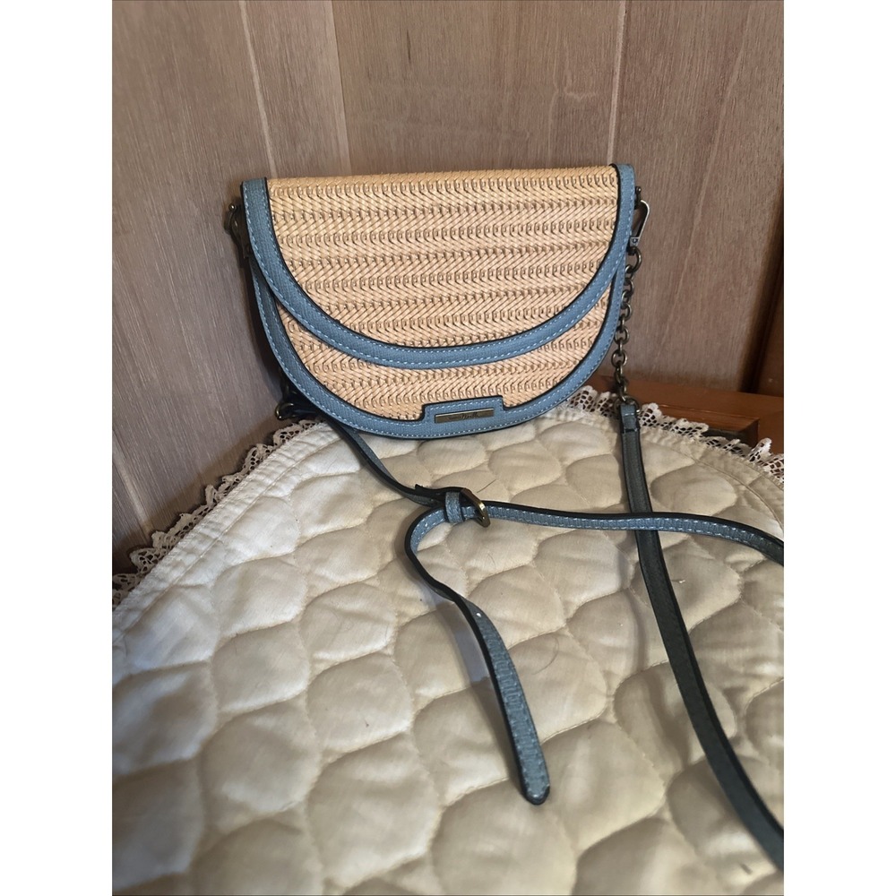 Simply Noelle Island purse with a blue‎ and tan woven texture.